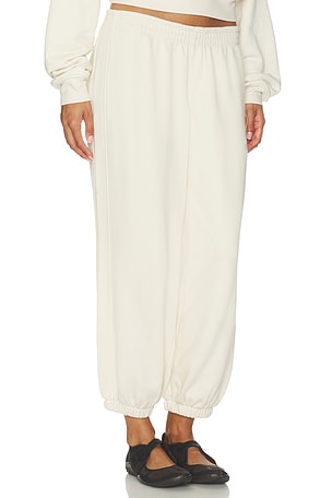 SKIMS Drapey French Terry Cropped Low Rise Jogger in Ivory