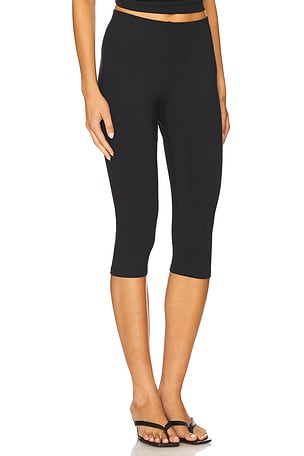 SKIMS Smooth Lounge Capri in Black