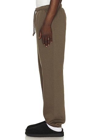 SKIMS Fleece Lounge Relaxed Jogger in Brown