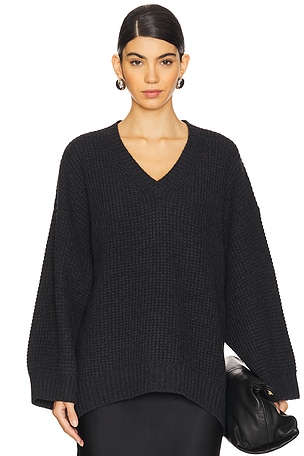 Free People PULL SHAGGY BEAR en Black REVOLVE