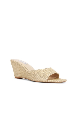 Steve Madden Seleste Sandal in Metallic Gold. Size 9.5. Also