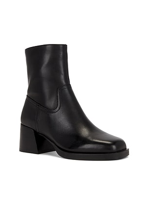 Steve Madden Latches Boots in Black