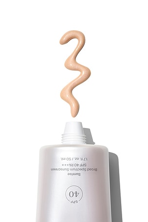 Supergoop! Glowscreen SPF 40 in Sunrise