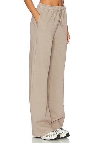 superdown PANTALON SWEAT BRANKA en Taupe