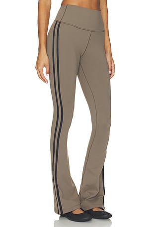 Raquel Highwaist Supplex Flare 32 Legging Splits59