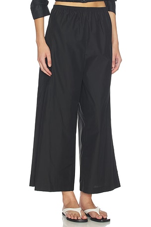 Theory Fluid Cropped Pants in Black. Size M. Also