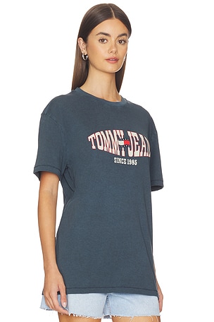 Tommy Jeans Waving Flag Tee in Navy