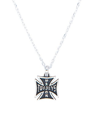 Two Jeys East Coast Necklace in Metallic Silver
