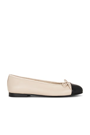 Robyn Flat Tony Bianco