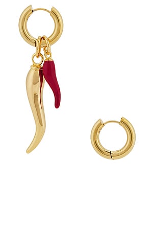 Timeless Pearly Double Chili Earrings in Metallic Gold