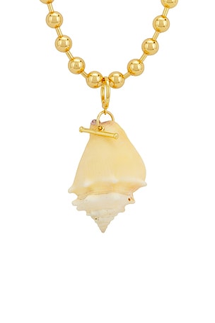 Timeless Pearly Shell Necklace in Metallic Gold