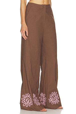 The wolf gang pantalón estela en color Chocolate