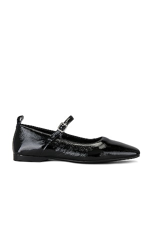Delia FlatVagabond Shoemakers$130