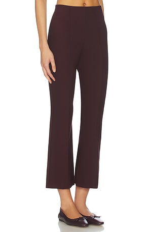 Vence Mid Rise Pentuck Crop Flare Pant en Bourgogne