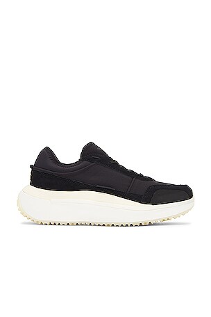 Y-3 Ajatu Run in Black | REVOLVE