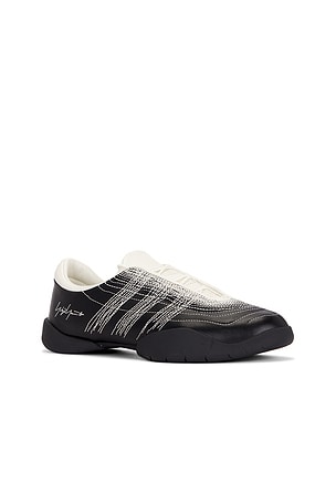 Y-3 zapato regu en color negro