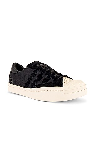 Y-3 Y-3 YOHJI STAR スニーカー - Black & Black & Black | REVOLVE