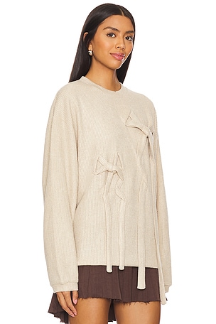 Zemeta Bow Caught On Me Sweatshirt in Beige