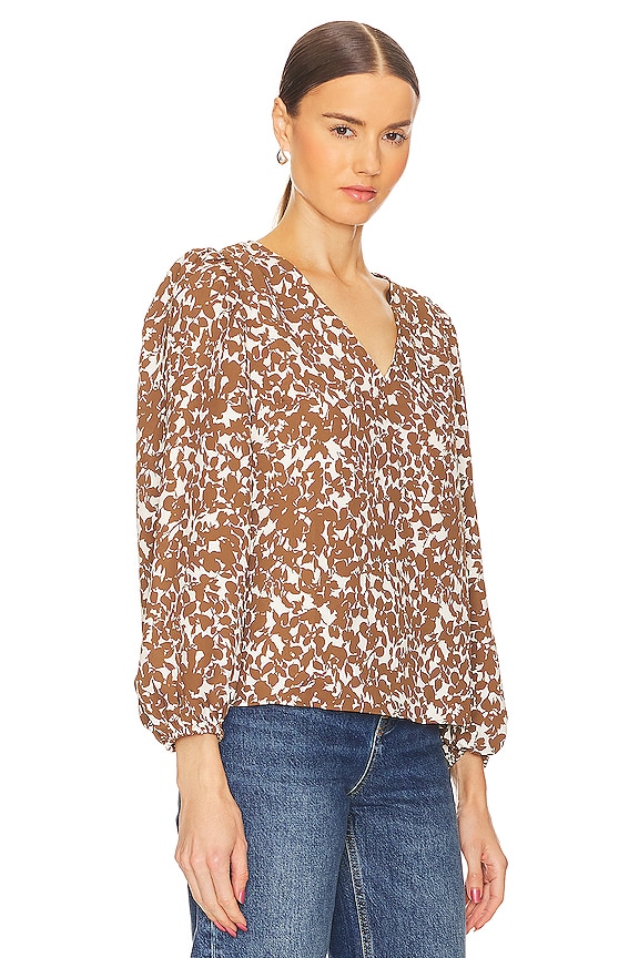 view 2 of 4 Vネックトップ in SEQUOIA