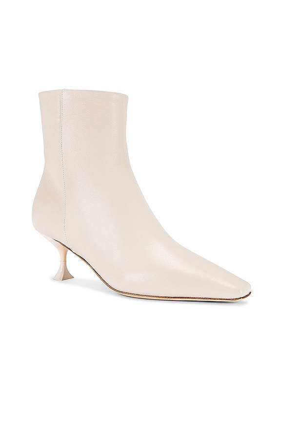 view 2 of 5 BEE ブーツ in Milk