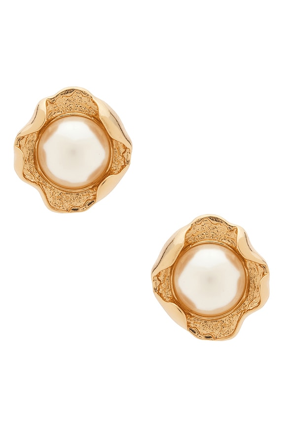 view 1 of 2 PENDIENTES DE TACHUELA CLUSTER in Gold & Pearl