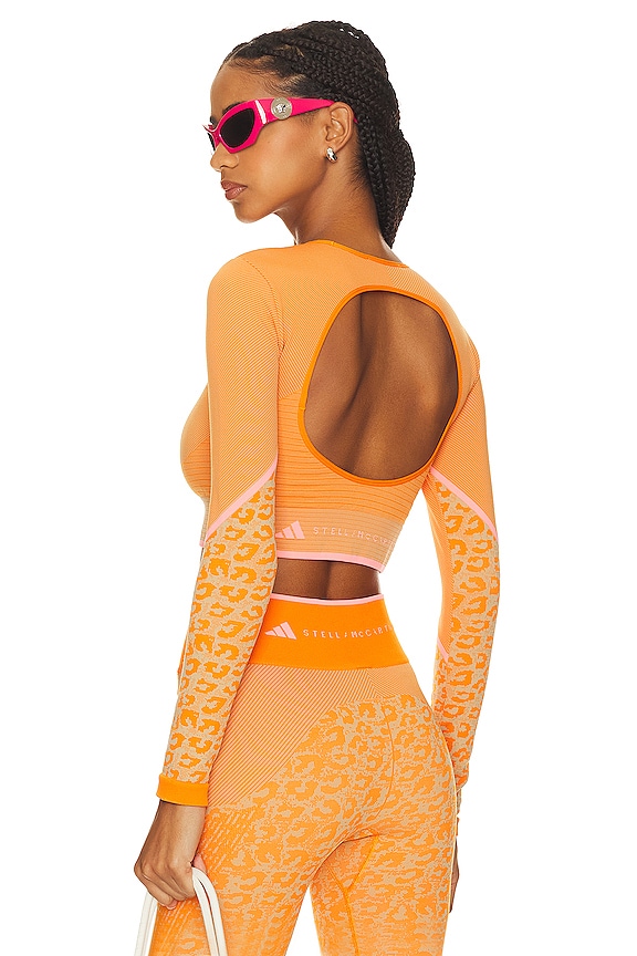 view 1 of 4 TOP DE MANGA LARGA DE YOGA SIN COSTURAS TRUE STRENGTH in Unity Orange, Beige Tone & Light Flash Red