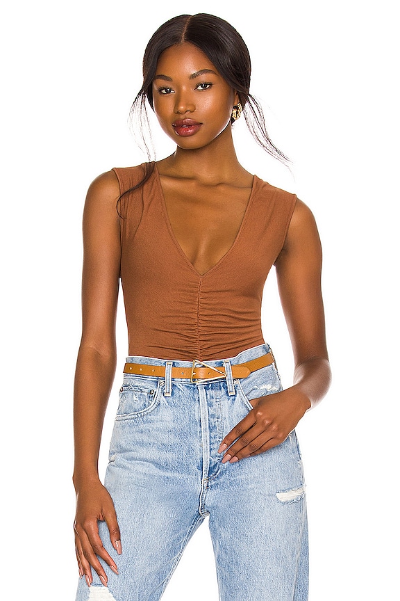 AGOLDE Willa Ruched Bodysuit in Caramel | REVOLVE