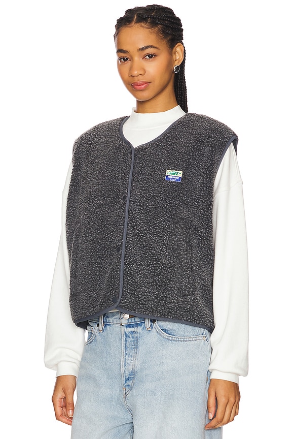 American Vintage Hoktown Sherpa Vest in Anthracite Chine | REVOLVE