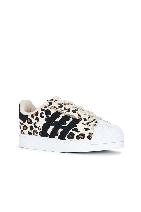view 2 of 6 ZAPATILLA DEPORTIVA SUPERSTAR II in Sand Strata, Core Black, & White