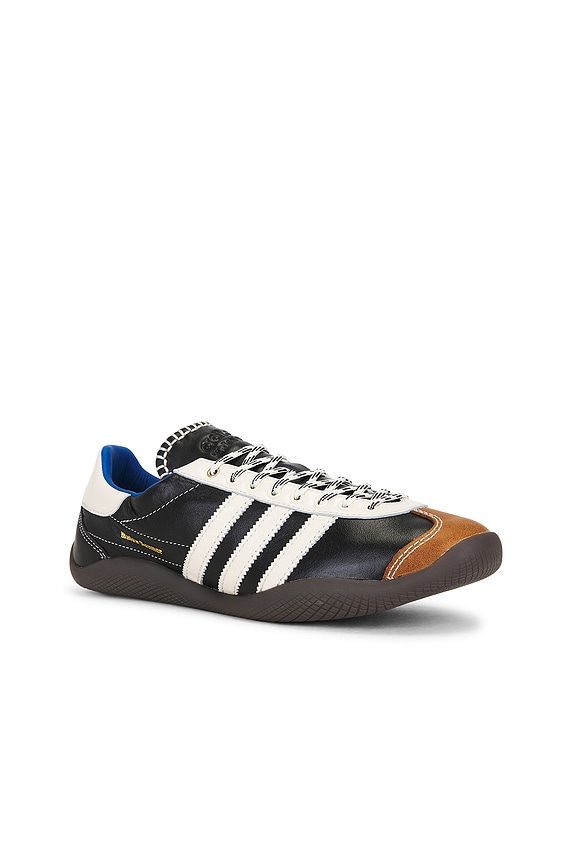 view 2 of 7 ZAPATILLA DEPORTIVA KARINTHA OG in Core Black, Bronze Strata & Wonder White