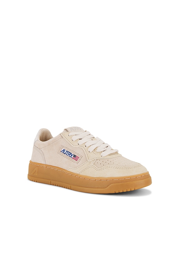 view 2 of 6 MEDALIST 스니커즈 in Suede Sand & Ecru