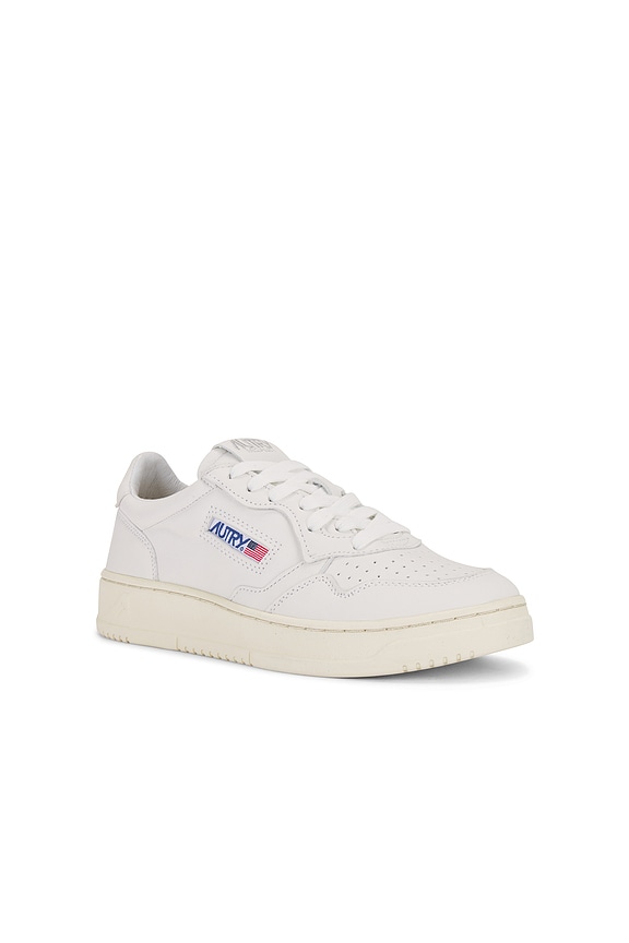 view 2 of 6 MEDALIST LOW 스니커즈 in Goat & Goat White