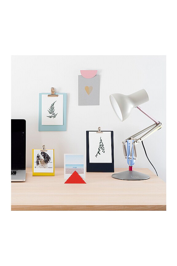 view 2 of 2 CLIP POUR PHOTO TRIANGLE GEOMETRIC PHOTO CLIP in Red