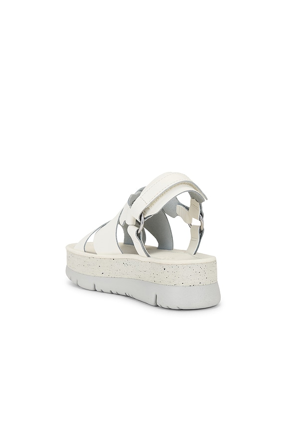 Camper ORUGA UP サンダル - White | REVOLVE