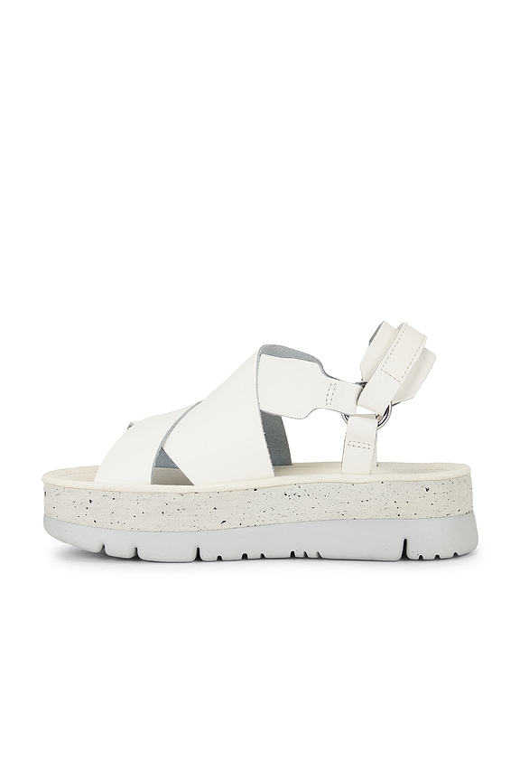 Camper ORUGA UP サンダル - White | REVOLVE