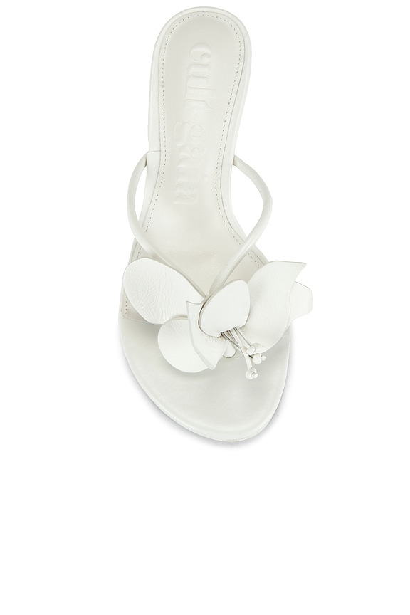 Cult Gaia ADDISON サンダル - Antique White | REVOLVE