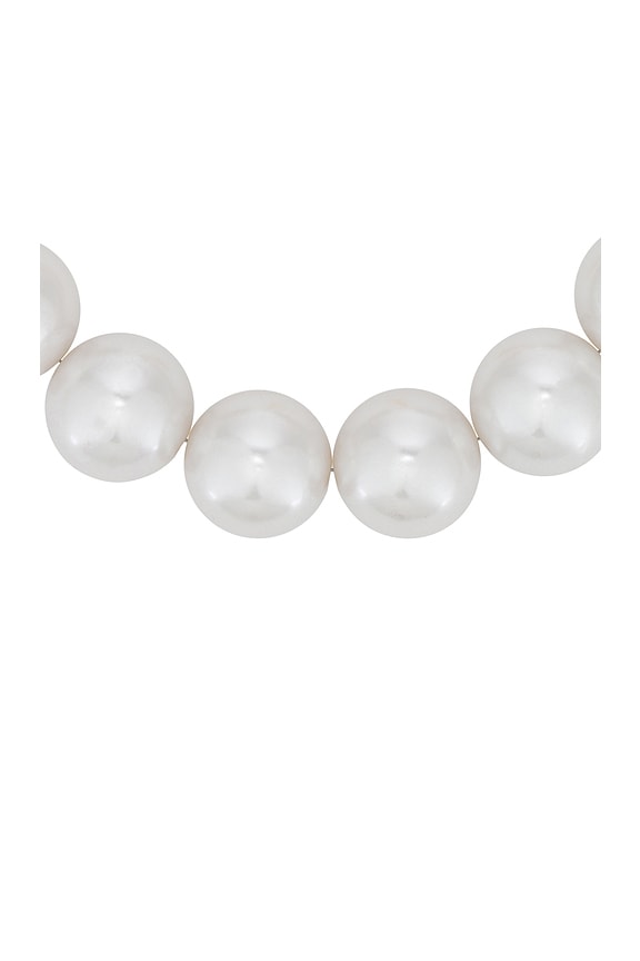 view 2 of 2 ОЖЕРЕЛЬЕ DELPHINE in Pearl