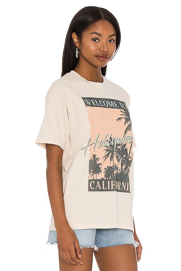 view 2 of 4 WELCOME TO HOLLYWOOD Tシャツ in Sand
