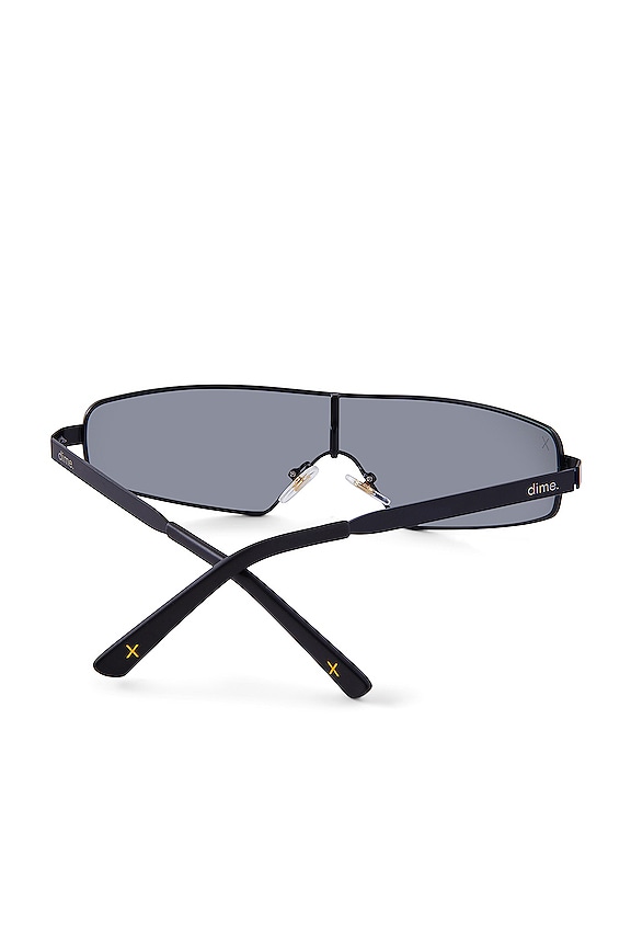 view 2 of 2 VENTURA ポラライズドサングラス in Matte Black And Grey