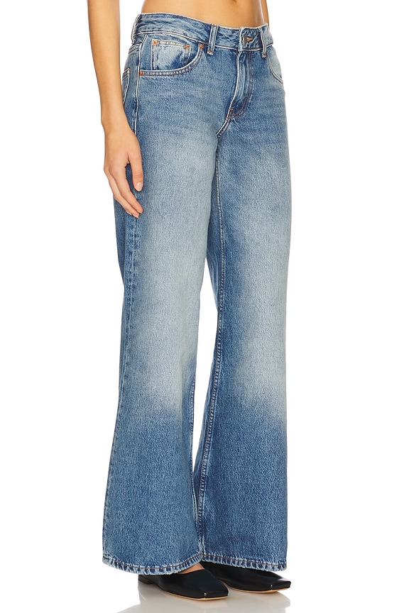 view 2 of 6 RHUE 낮은 층 넓은 in Stream Sky Fade