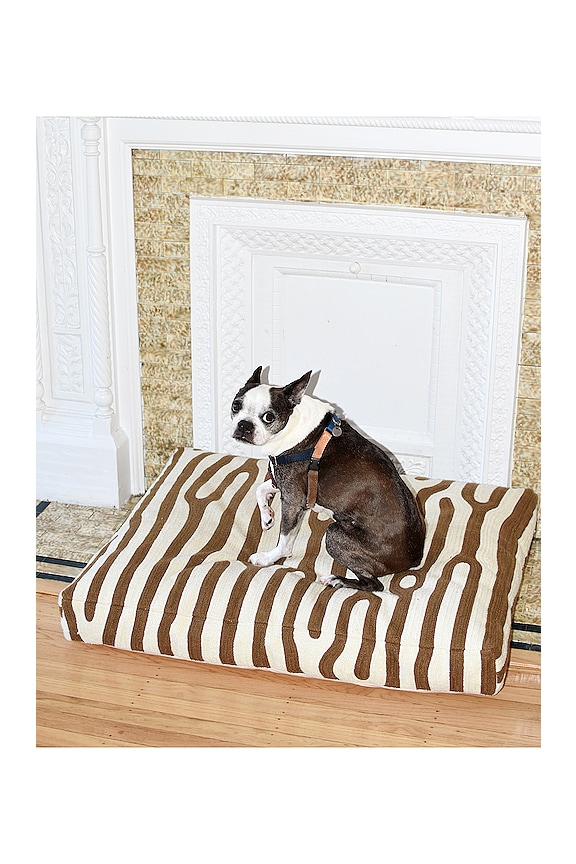 view 2 of 6 EMBROIDERED DOG BED 犬用ベッド in Oak