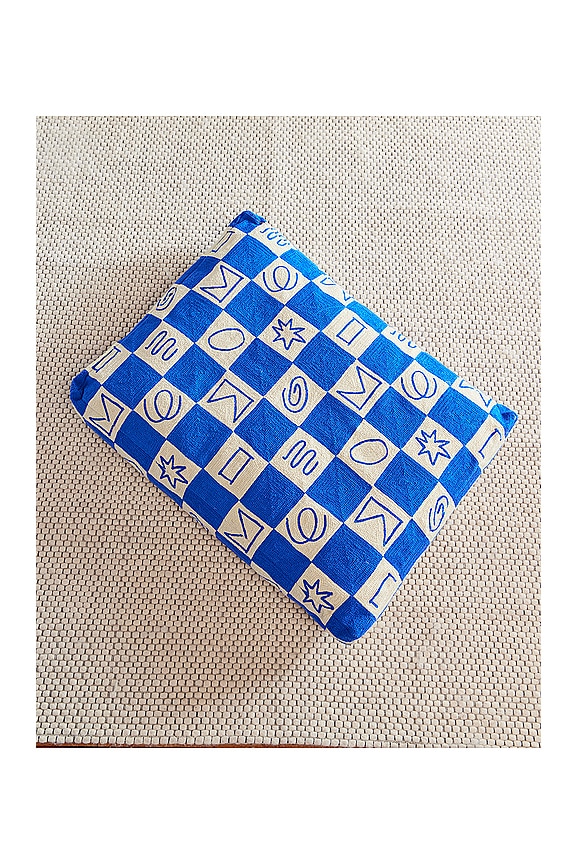 view 2 of 4 LIT POUR CHIEN TILE EMBROIDERED DOG BED in Tile