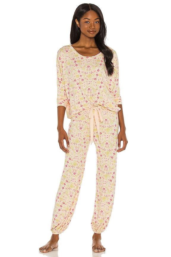 view 1 of 3 CONJUNTO PIJAMA in Gardenia & Bellini