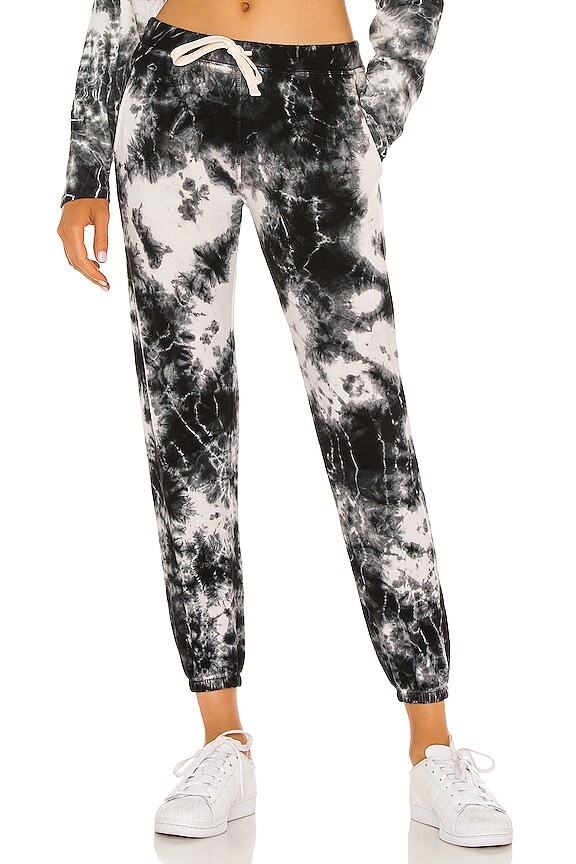 Electric & Rose Vendimia Jogger in Onyx & Cloud Thunderstrike REVOLVE