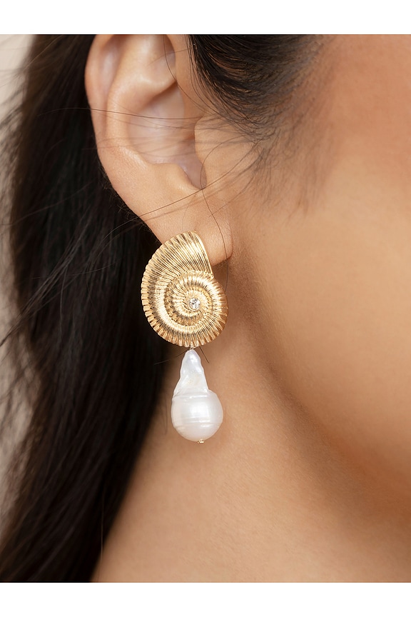 view 2 of 2 PENDIENTE in Gold