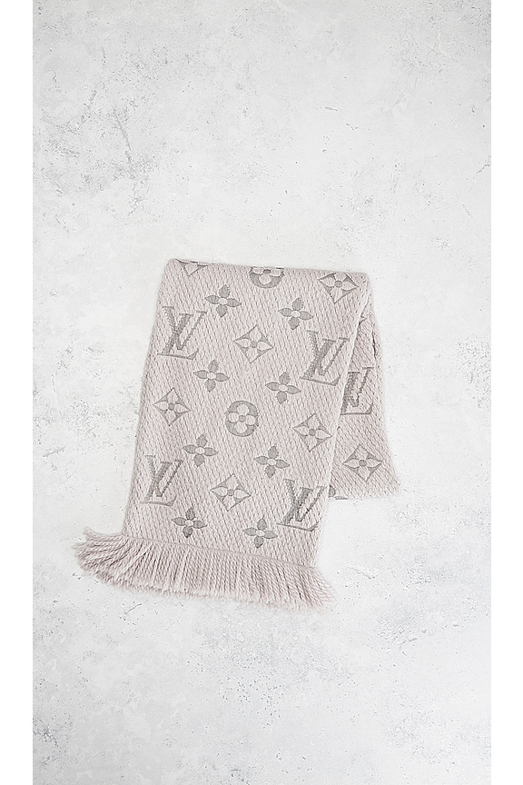 view 2 of 6 LOUIS VUITTON 스카프 in Taupe