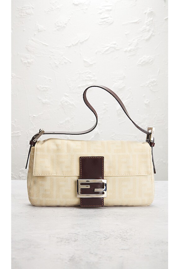view 2 of 10 FENDI ショルダーバッグ in Cream