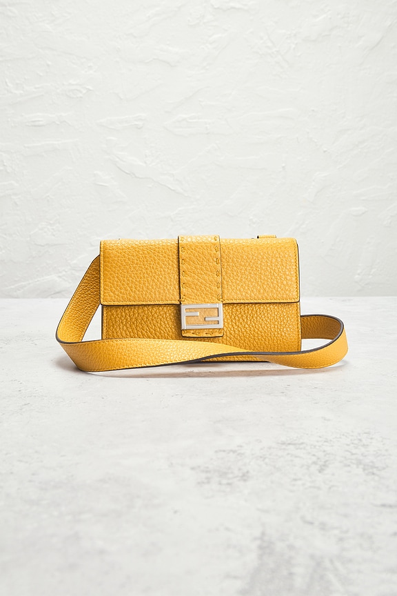 view 2 of 9 FENDI 숄더백 in Tangerine