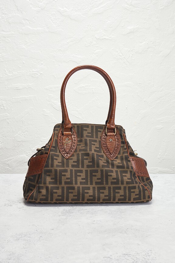view 2 of 8 FENDI ショルダーバッグ in Brown