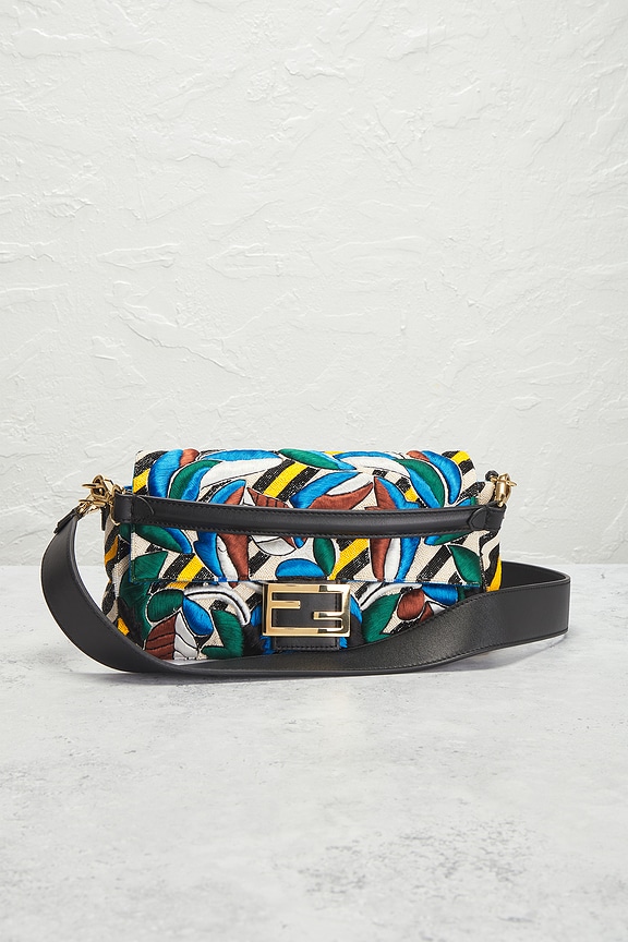 view 2 of 10 FENDI 숄더백 in Multi